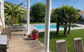 Maison M, Chambre Privee Acces Jardin Piscine Et Jacuzzi Pres De La Rochelle